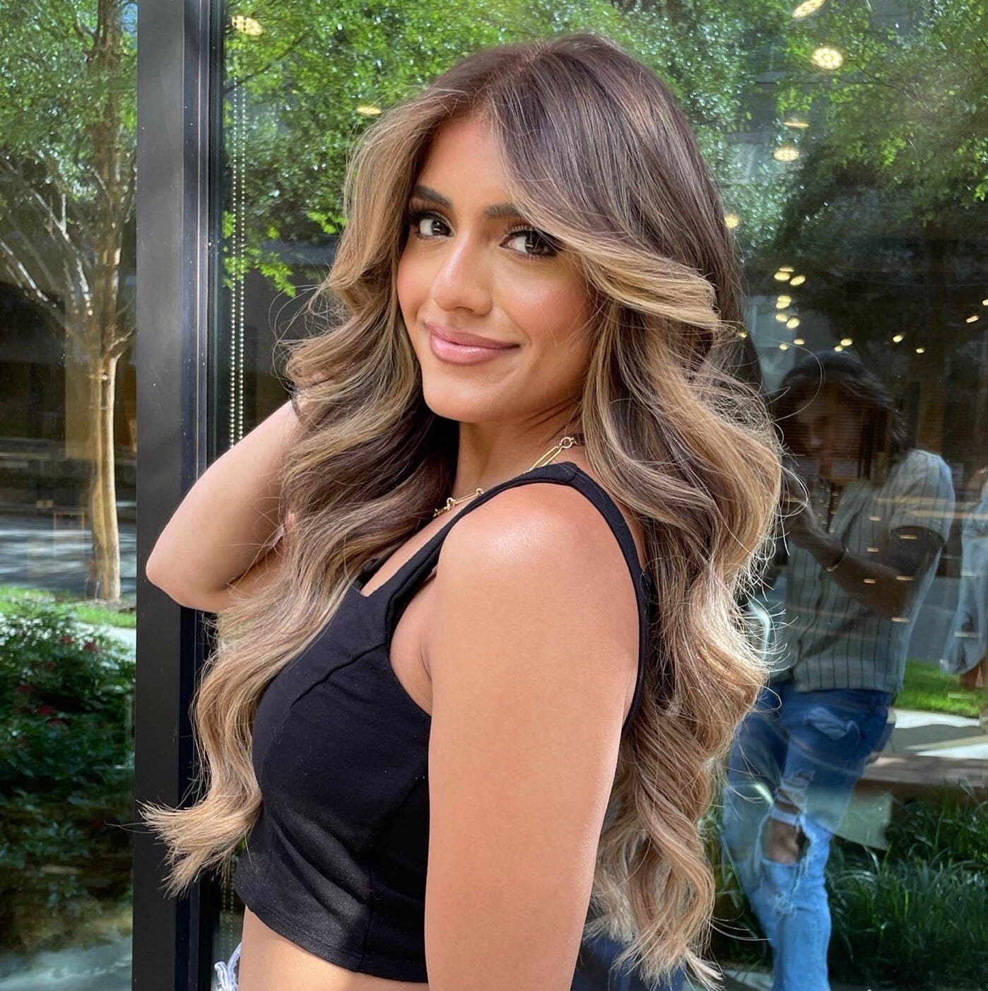 Mid-Back Wavy Hair With Ash Blonde Balayage Mid-Back Wavy Hair With Ash Blonde Balayage — Hair Color 2027 for Medium Skin
