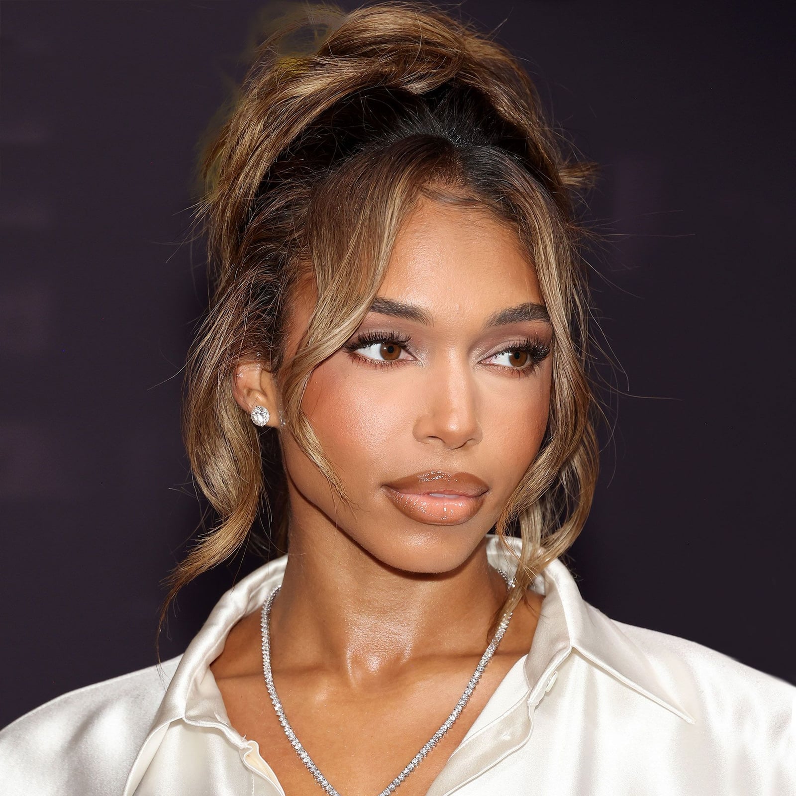 Collarbone Honey Blonde Balayage Ponytail Collarbone Honey Blonde Balayage Ponytail — Hair Color 2027 for Medium Skin