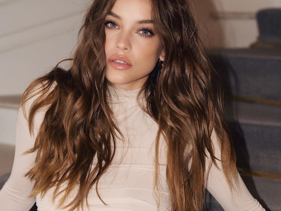 Mid-Back Warm Honey Beige Blonde With Golden Highlights Mid-Back Warm Honey Beige Blonde With Golden Highlights — Hair Color 2027 for Medium Skin