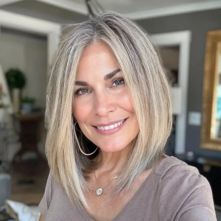 Collarbone Extended Bob With Neutral Blonde Collarbone Extended Bob With Neutral Blonde — Haircuts 2027 for Women Over 60