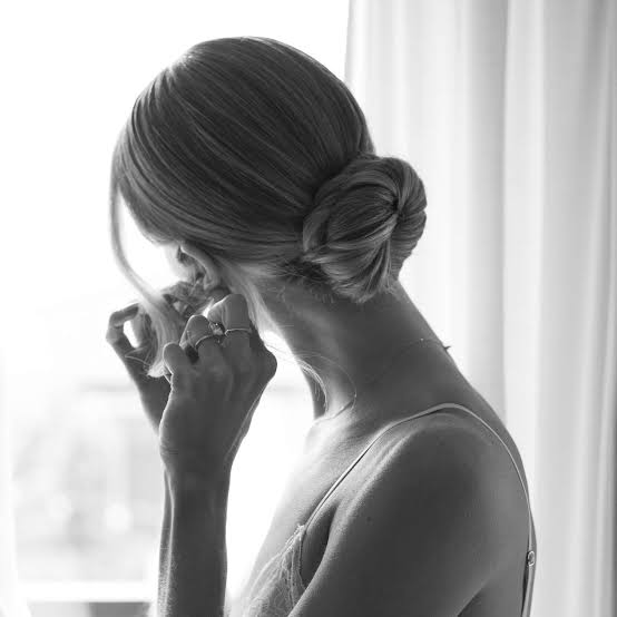 Elegant Blonde Chignon With Wispy Bangs Elegant Blonde Chignon With Wispy Bangs — Hairstyles 2027 for Long Neck