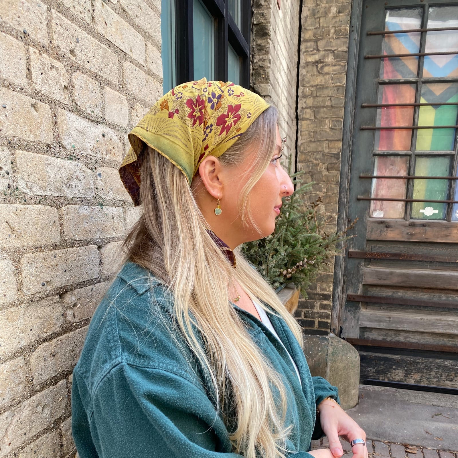 Shoulder Length Air-Dried Hair With Floral Headscarf Shoulder Length Air-Dried Hair With Floral Headscarf — Head Wrap Hairstyles 2027