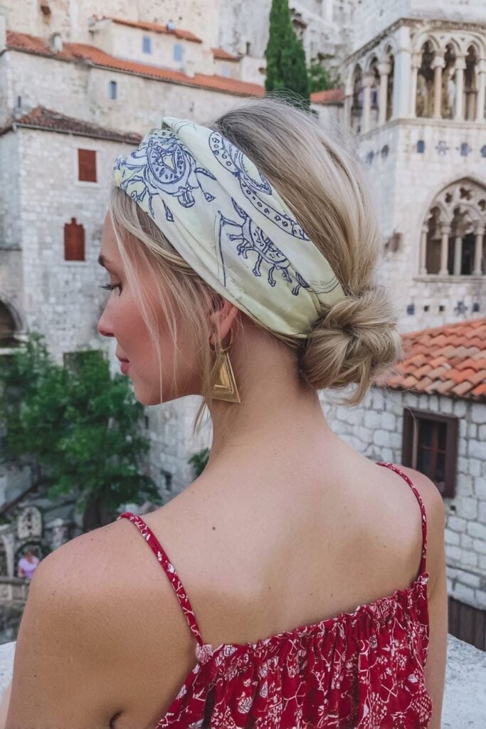 Chin Length Wavy Hair With Bandana Bun Chin Length Wavy Hair With Bandana Bun — Head Wrap Hairstyles 2027