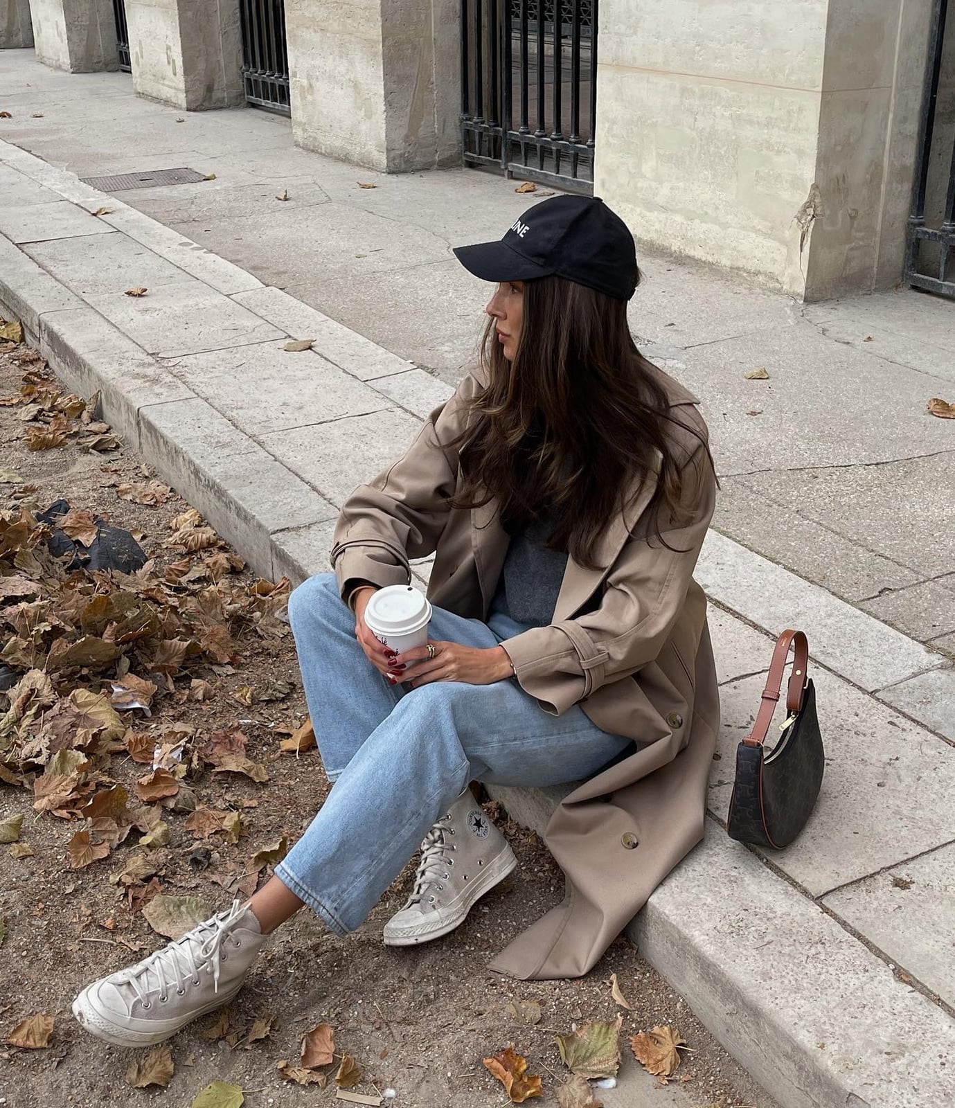 Beige Trench Coat With Relaxed Fit Jeans, Black Baseball Cap Beige Trench Coat With Relaxed Fit Jeans, Black Baseball Cap — High Top Converse Outfits 2027
