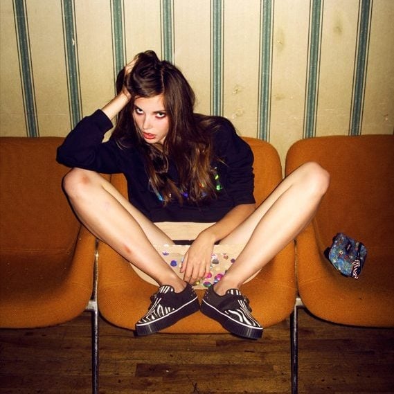 Oversized Sweatshirt With Patterned Shorts and Zebra Sneakers Oversized Sweatshirt With Patterned Shorts and Zebra Sneakers — Indie Sleaze Outfits 2027