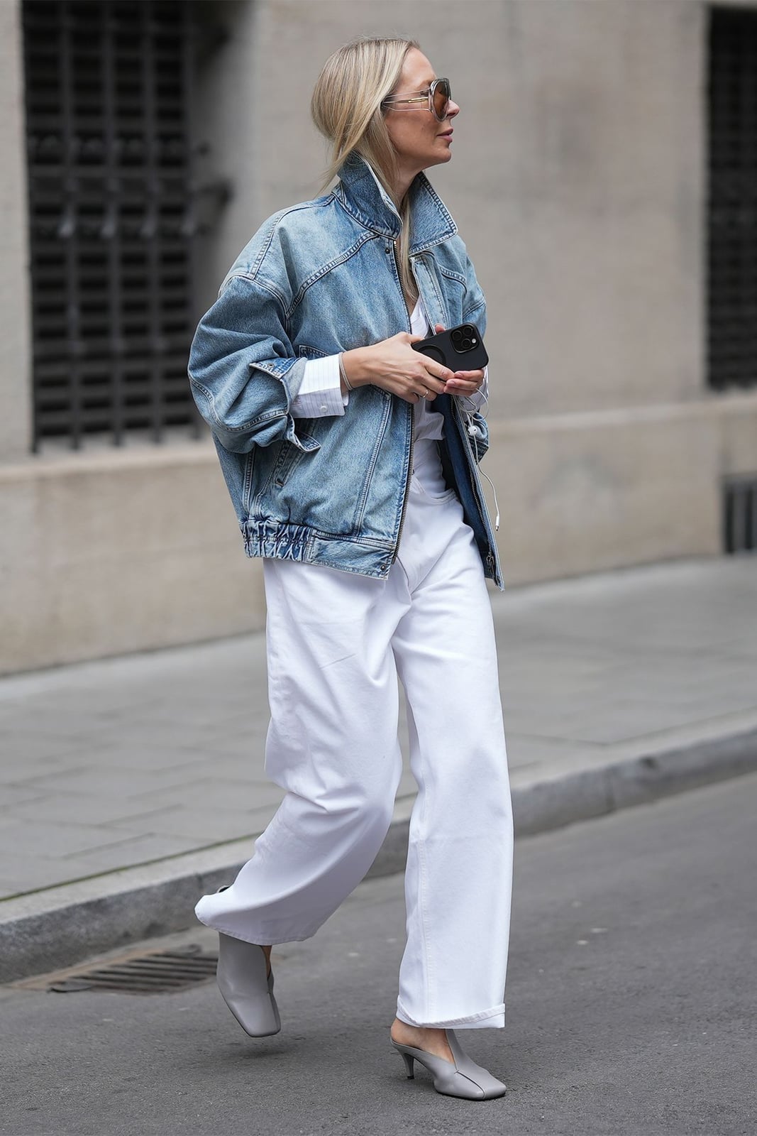Oversized Denim Jacket With White Wide Leg Pants, Gray Heeled Mules Oversized Denim Jacket With White Wide Leg Pants, Gray Heeled Mules — Jean Jacket Outfits 2027