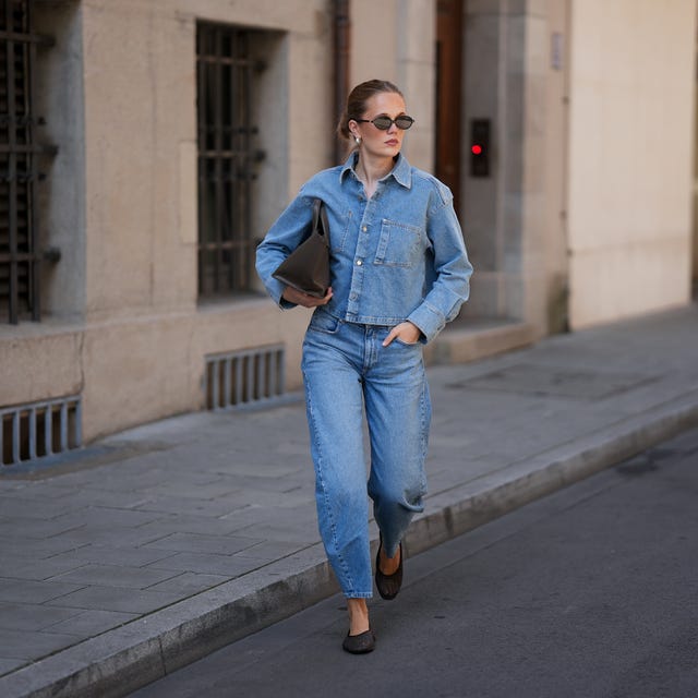 Cropped Denim Jacket With Barrel Leg Jeans, Dark Brown Flats Cropped Denim Jacket With Barrel Leg Jeans, Dark Brown Flats — Jean Jacket Outfits 2027