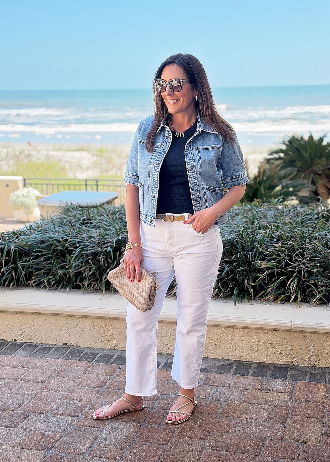 Short Sleeve Denim Jacket With White Jeans Short Sleeve Denim Jacket With White Jeans — Jean Jacket Outfits 2027