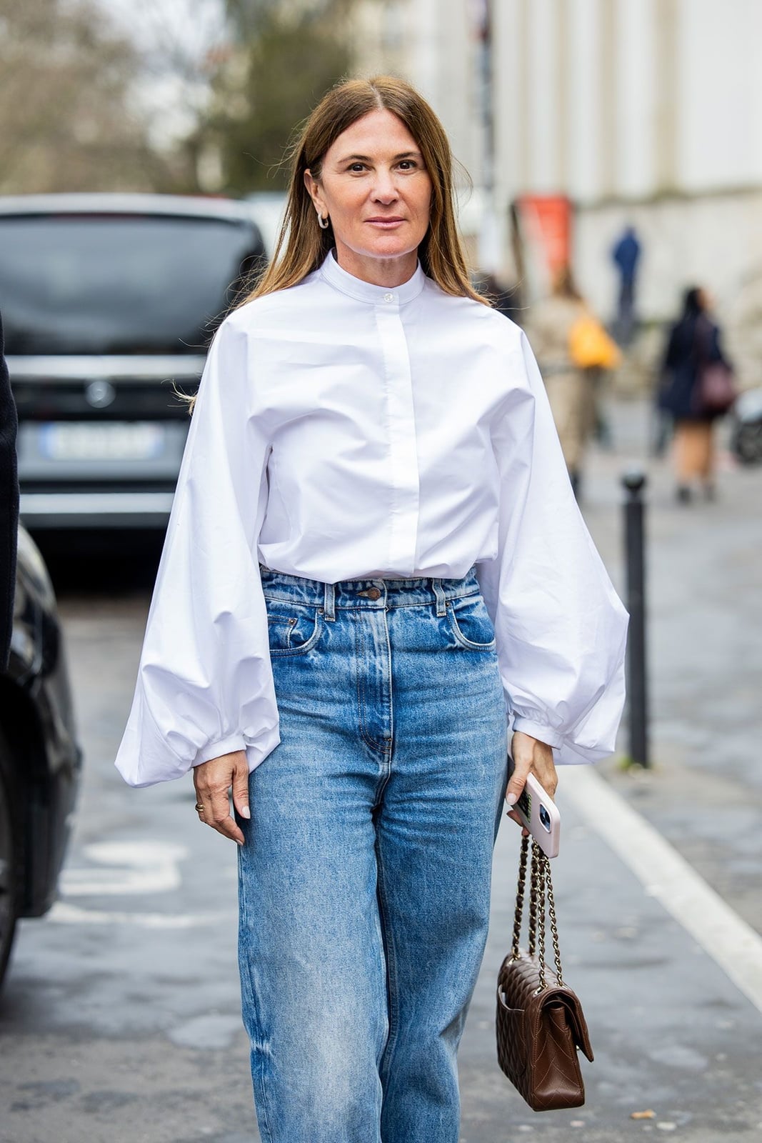 Oversized light wash jeans with a voluminous white blouse Oversized light wash jeans with a voluminous white blouse — Jeans Outfits 2027 with Blouse