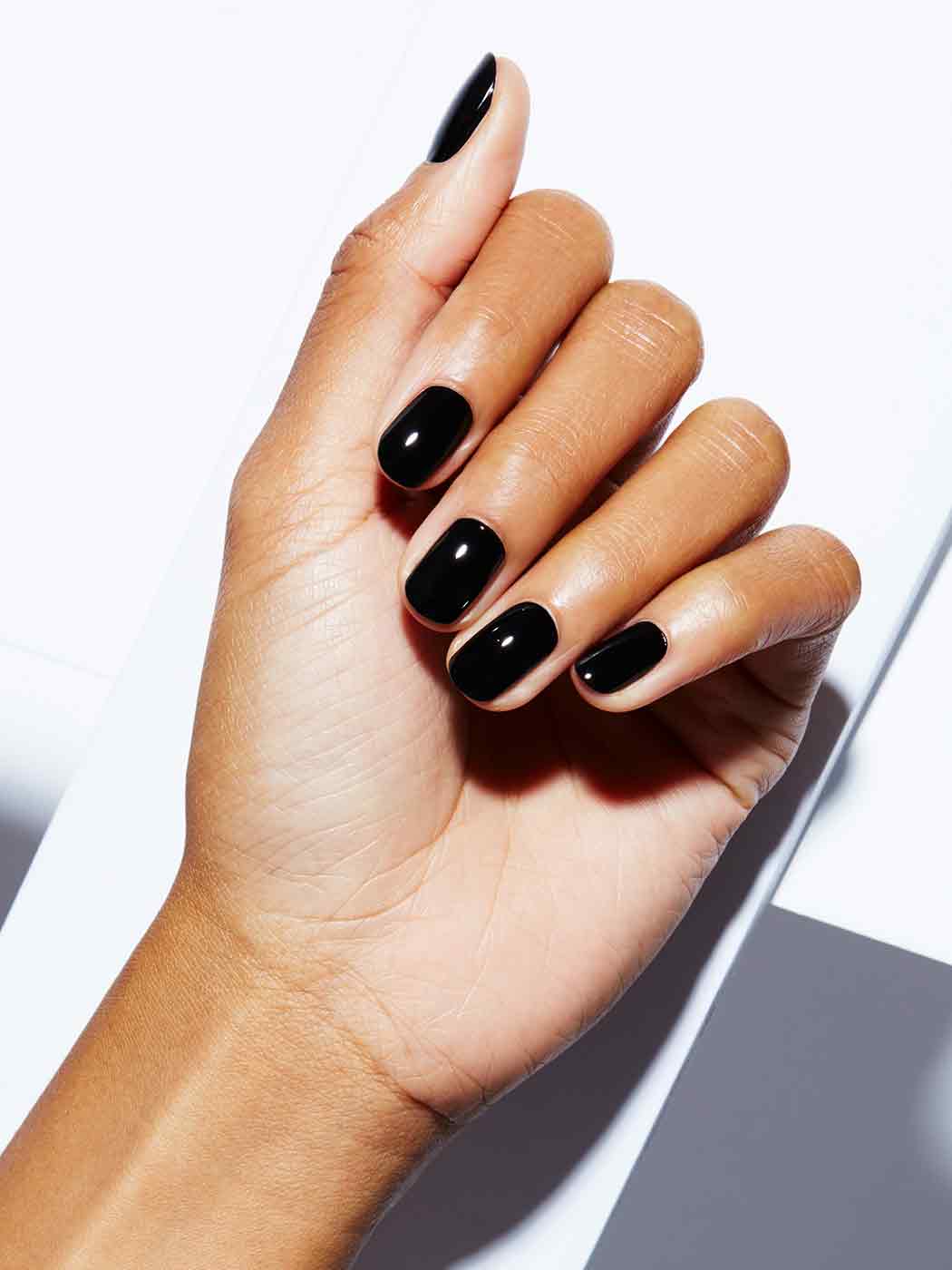 High-Gloss Jet Black Short Oval Nails High-Gloss Jet Black Short Oval Nails — Jet Black Nails 2027