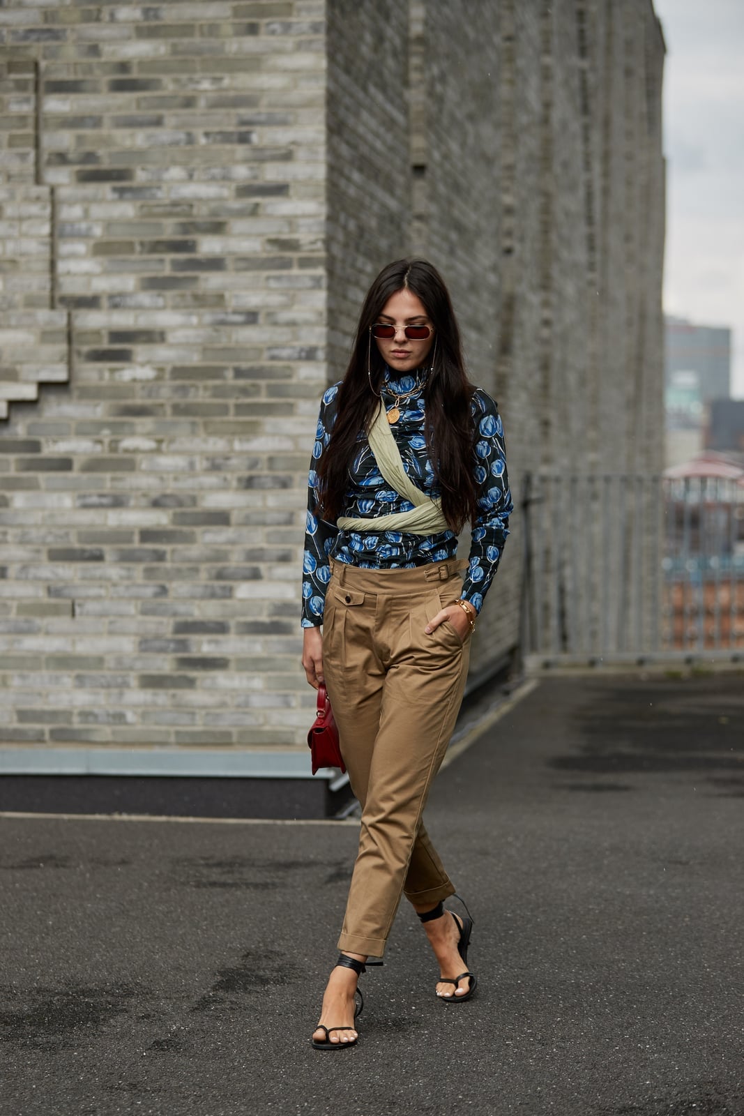 Pleated Khaki Trousers With Draped Scarf Pleated Khaki Trousers With Draped Scarf — Khaki Pants Outfits 2027