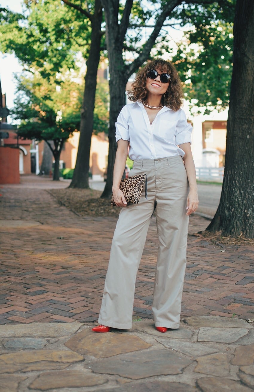 Beige Wide-Leg Trousers With Red Heels Beige Wide-Leg Trousers With Red Heels — Khaki Pants Outfits 2027