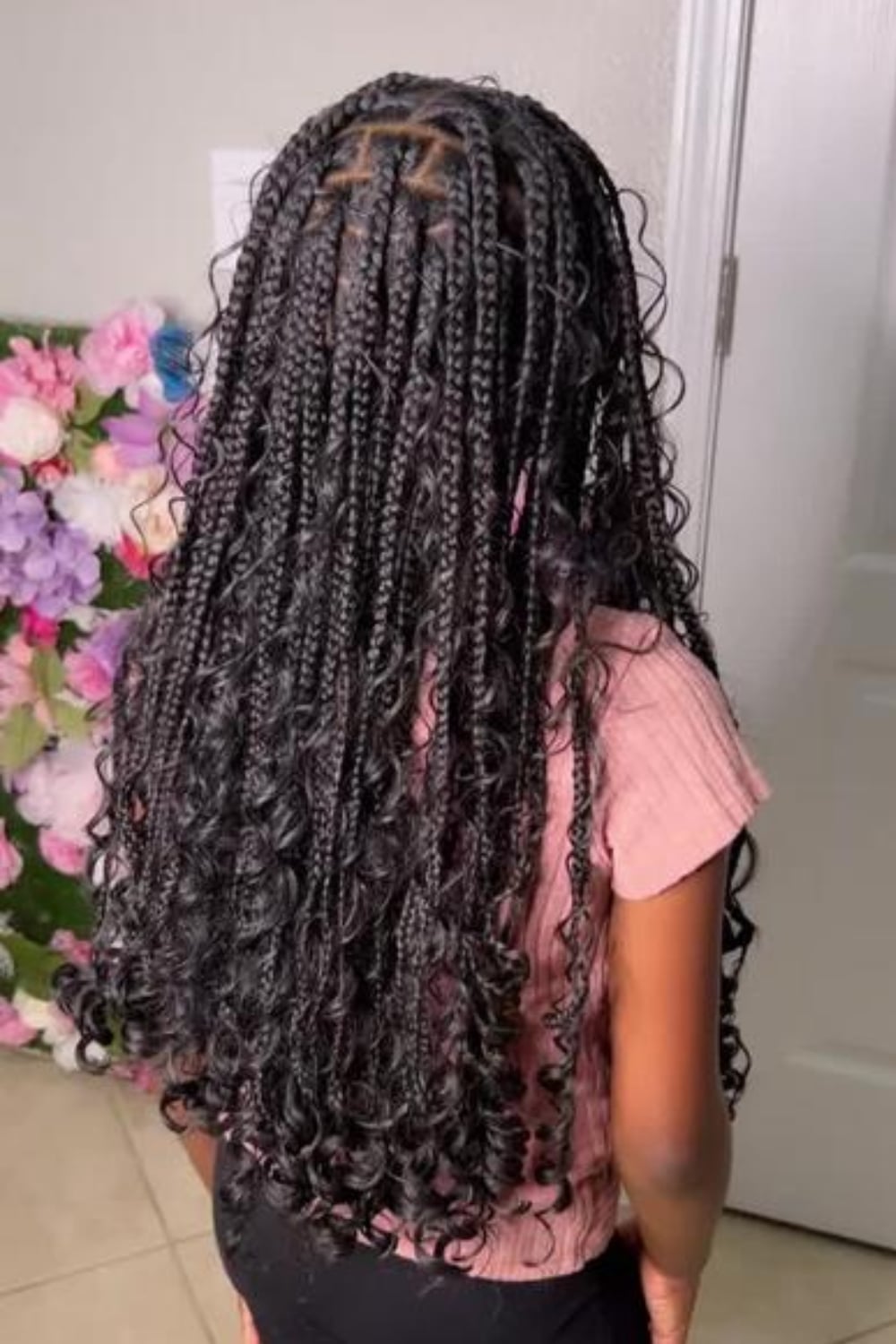 Mid-Back Black Knotless Braids With Curly Ends, Middle — Knotless Braids 2027 for Teens