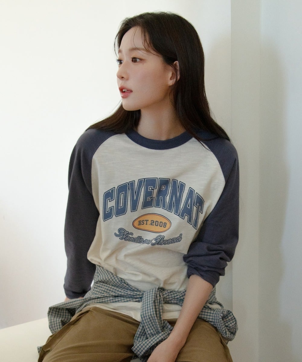 Graphic Sweatshirt With Plaid Shirt and Cargo Pants, Close-Up Take Graphic Sweatshirt With Plaid Shirt and Cargo Pants, Close-Up Take — Korean Streetwear Outfits 2027