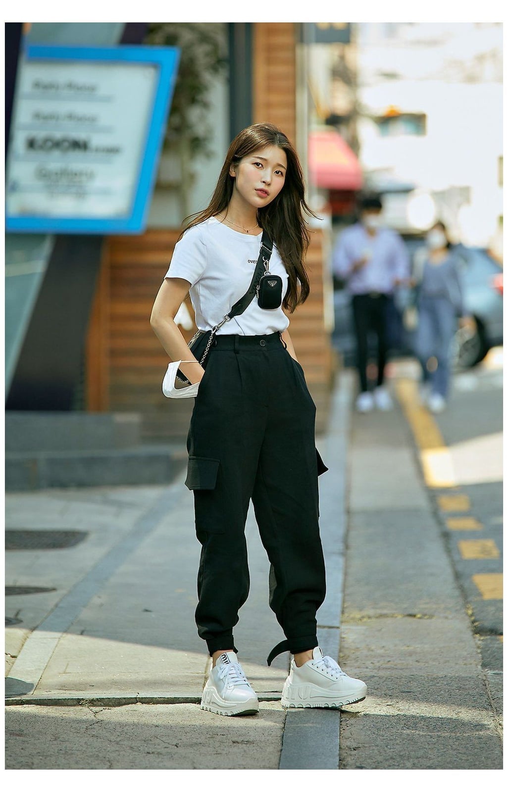 Graphic T-Shirt With Utility Cargo Pants Graphic T-Shirt With Utility Cargo Pants — Korean Streetwear Outfits 2027