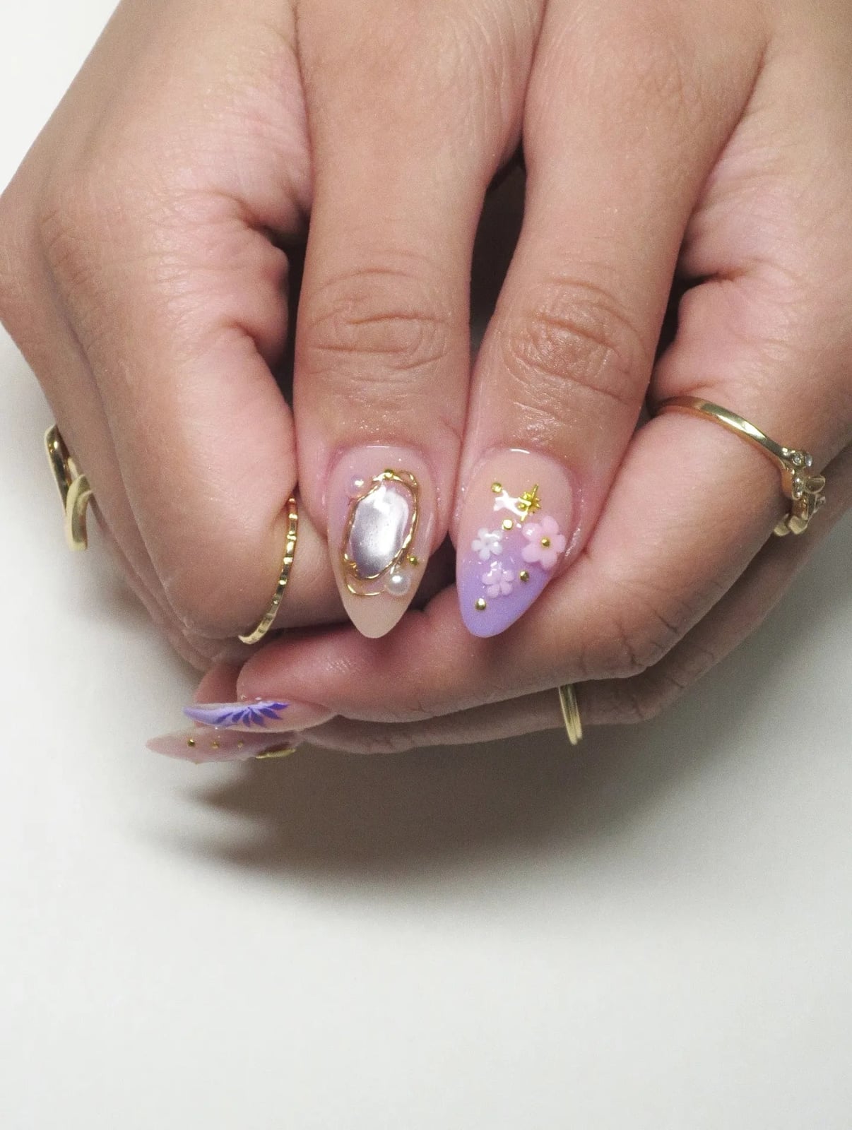 Medium Almond Lavender 3D Flower Pearl Frame Nails Medium Almond Lavender 3D Flower Pearl Frame Nails — Lavender Pearl Nails 2027