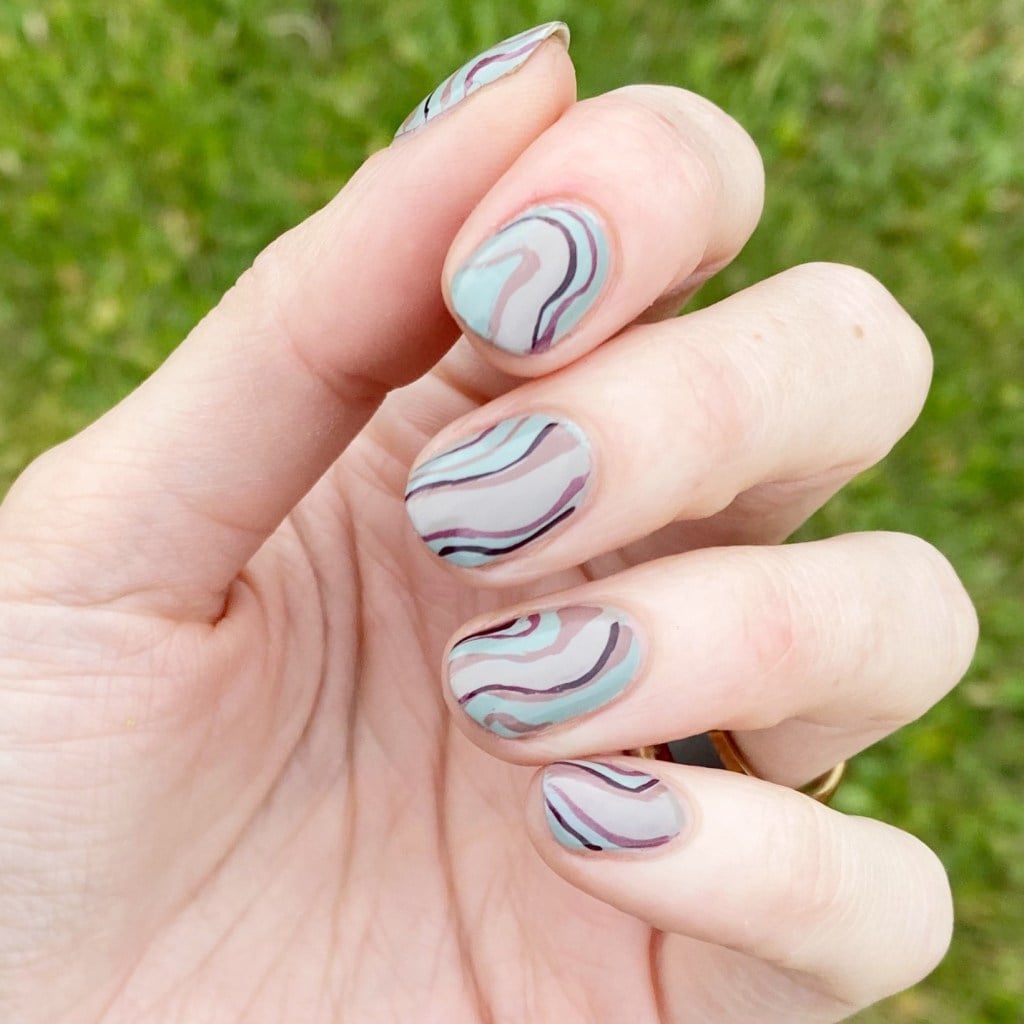 Short Oval Mint Green Beige Purple Gray Line Nails Short Oval Mint Green Beige Purple Gray Line Nails — Line Abstract Nails 2027