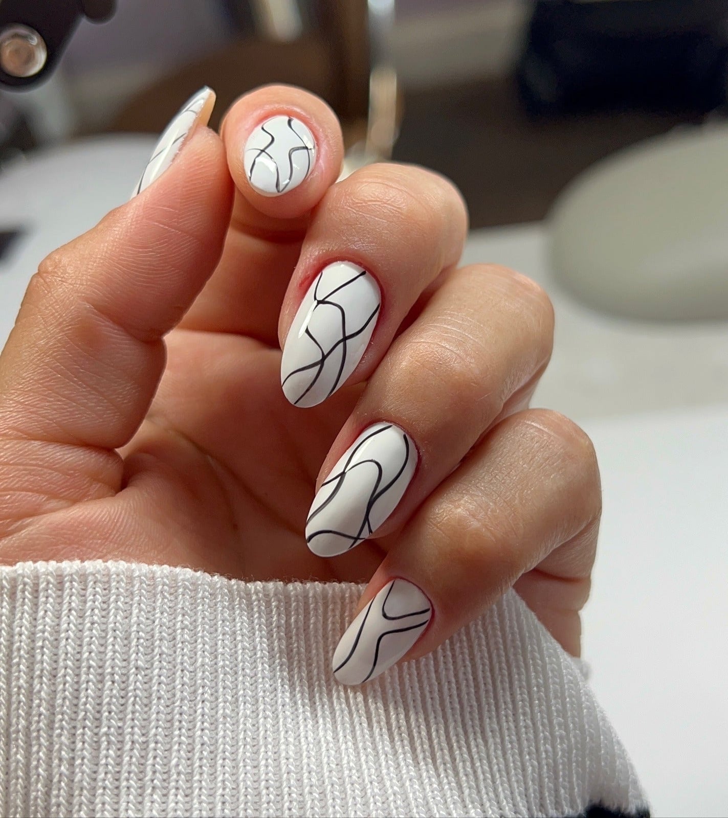 Medium Oval White Black Line Art Nails Medium Oval White Black Line Art Nails — Line Abstract Nails 2027