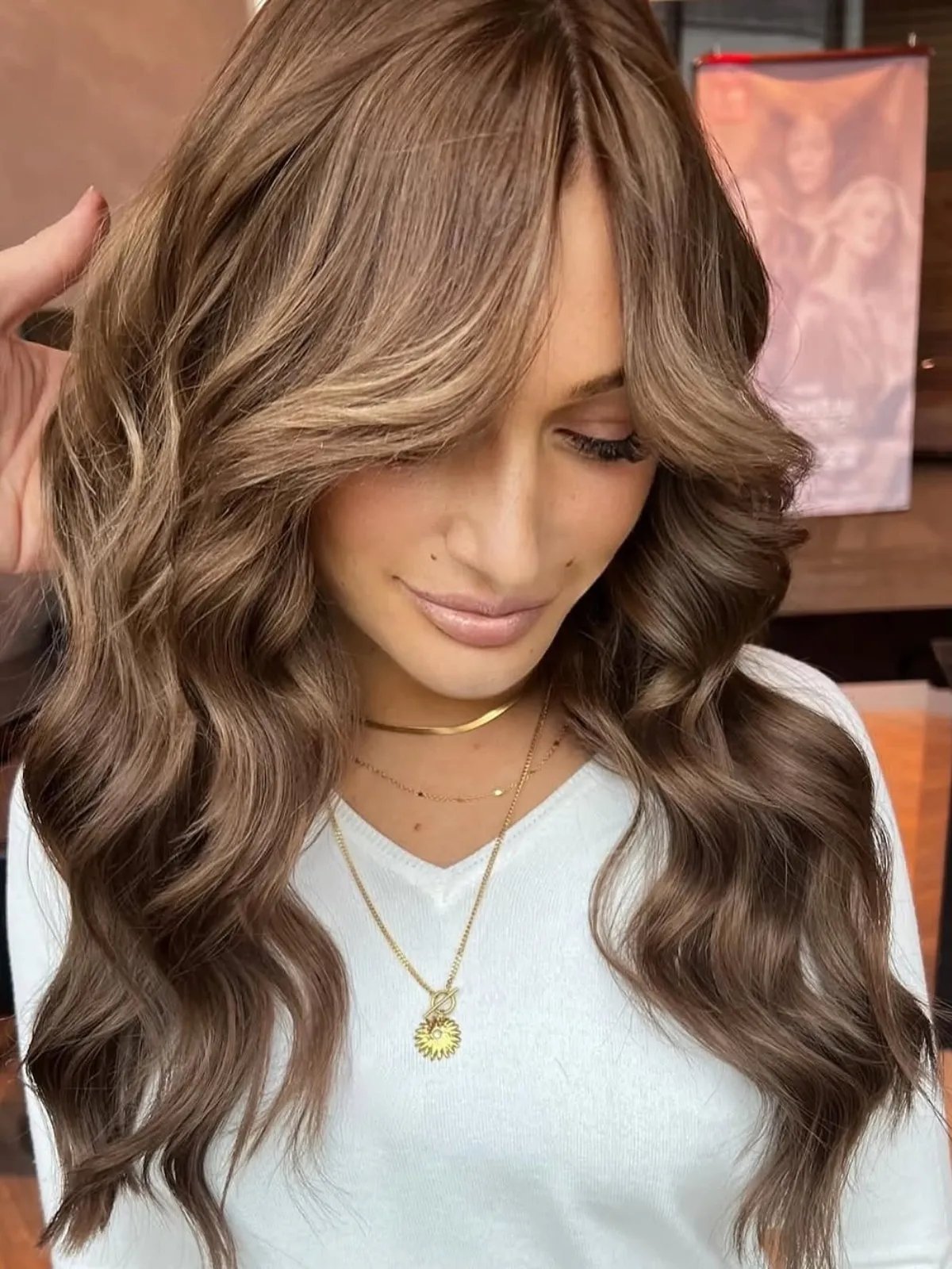 Collarbone Brunette With Subtle Highlights Collarbone Brunette With Subtle Highlights — Lived In Brunette 2027