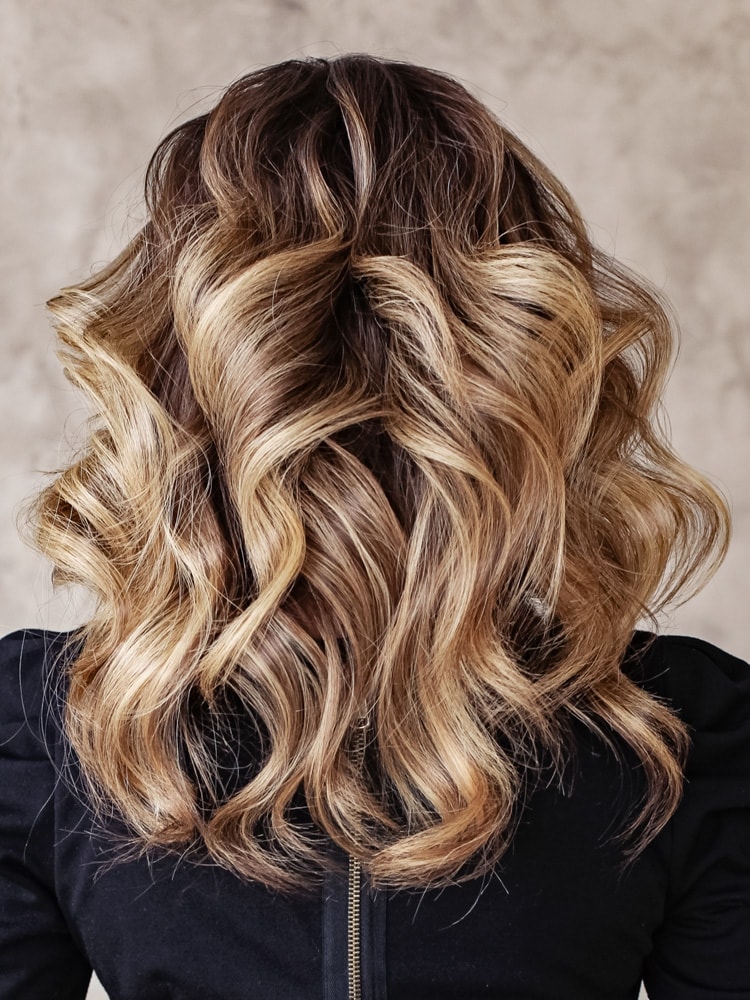 Collarbone Lob Brunette With Blonde Balayage Curls Collarbone Lob Brunette With Blonde Balayage Curls — Lived In Brunette 2027