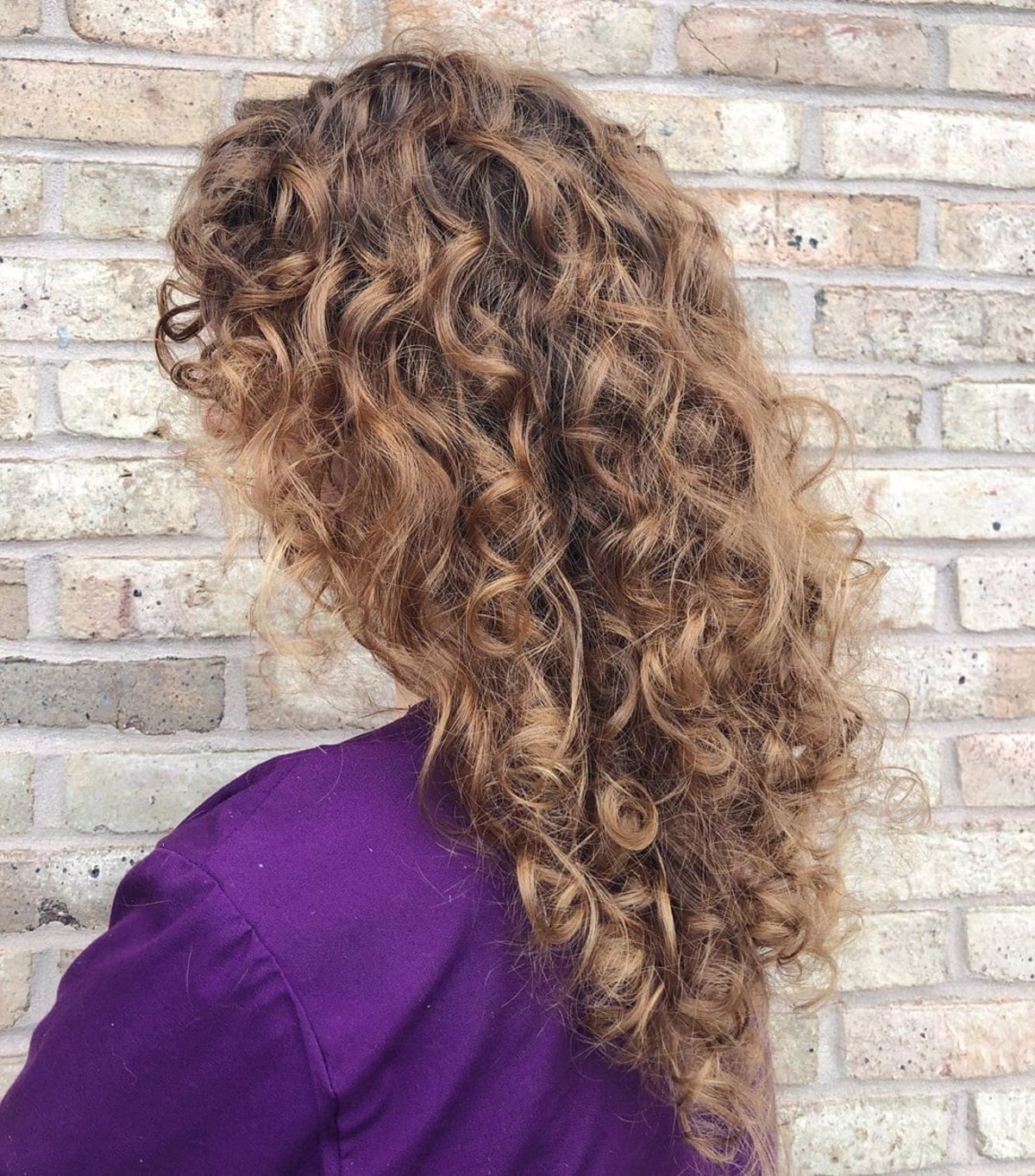 Mid-Back Spiral Curls With Balayage Mid-Back Spiral Curls With Balayage — Loose Perm 2027