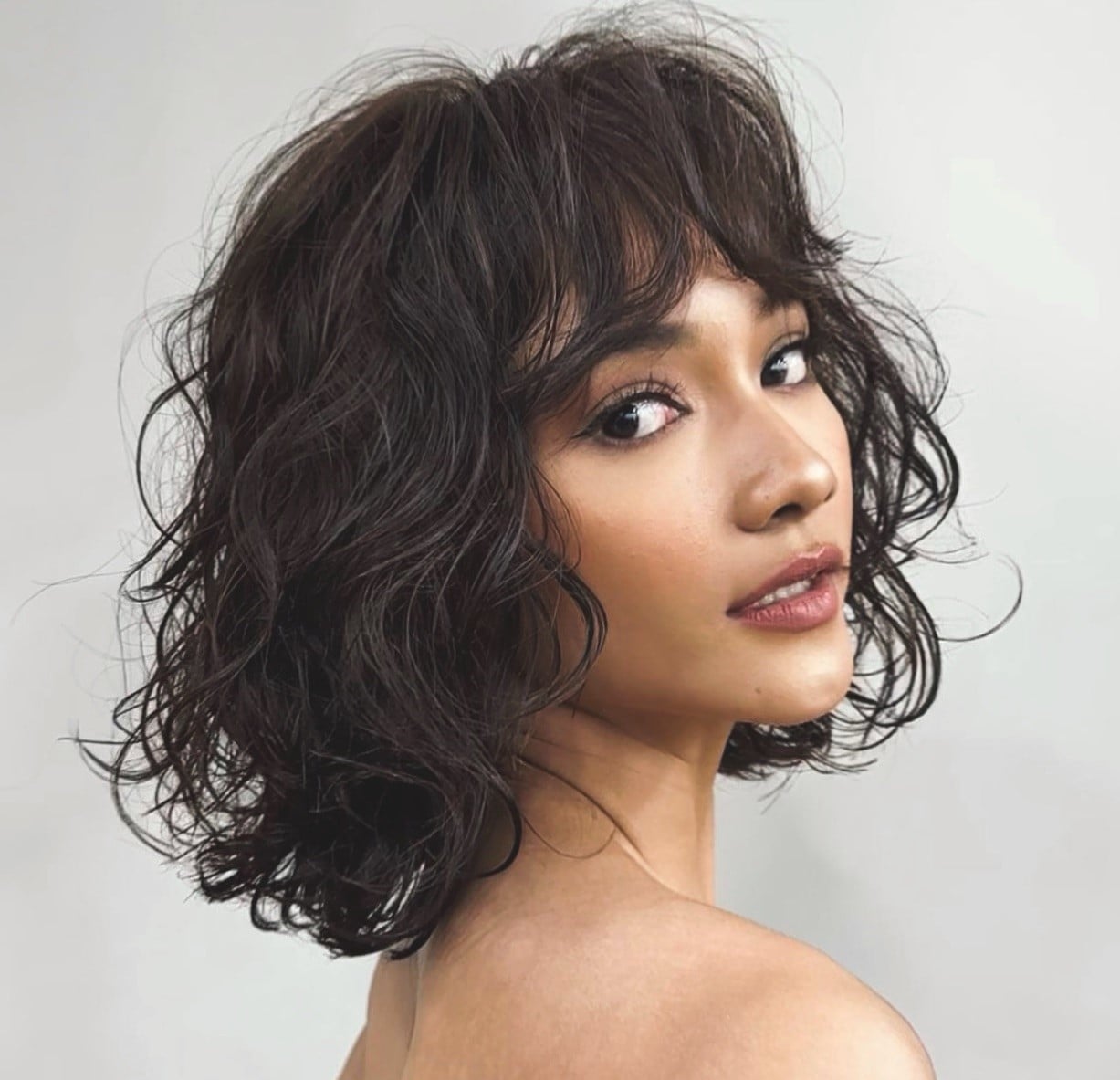 Collarbone Shag With Curtain Bangs Collarbone Shag With Curtain Bangs — Loose Perm 2027