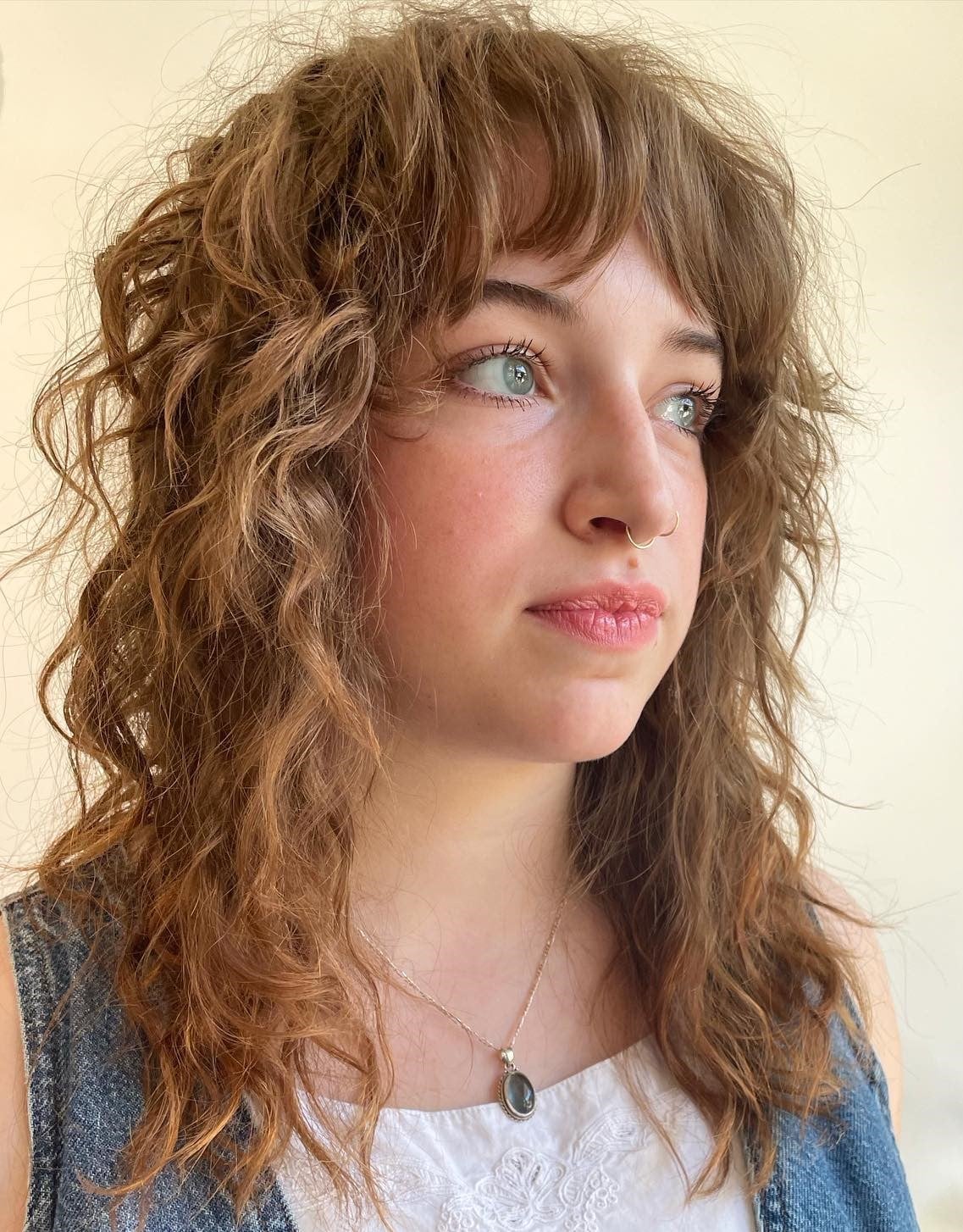 Collarbone Wavy Hair With Curtain Bangs, Shag With Layers Collarbone Wavy Hair With Curtain Bangs, Shag With Layers — Loose Perm 2027