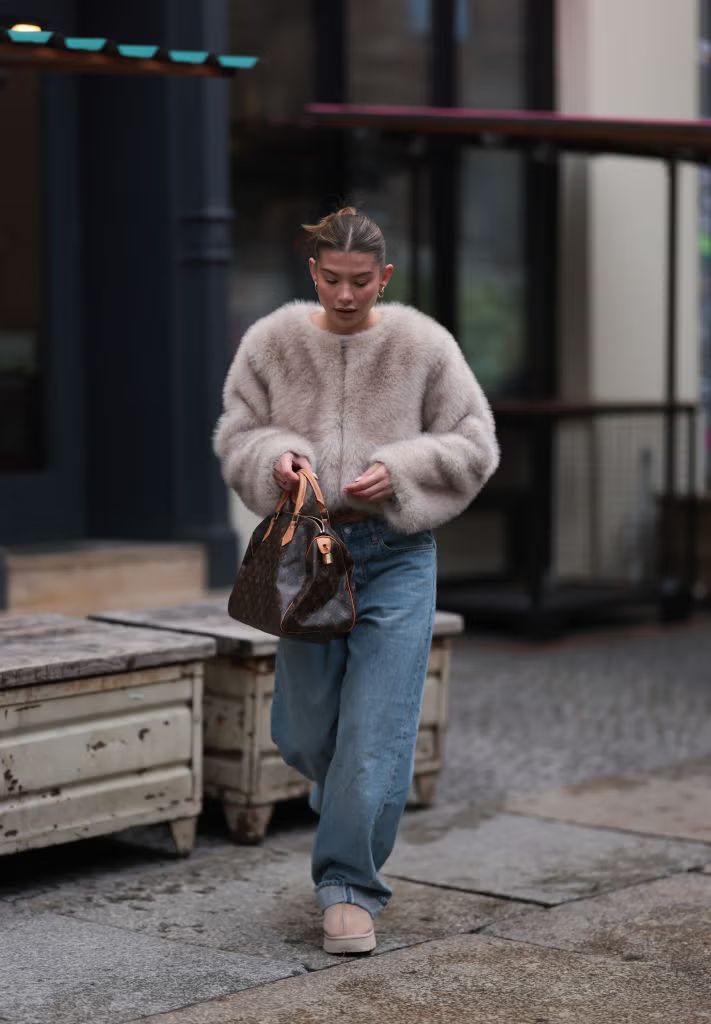 Beige Platform Ankle Boots with Cropped Faux Fur Jacket Beige Platform Ankle Boots with Cropped Faux Fur Jacket — Uggs Outfits 2027