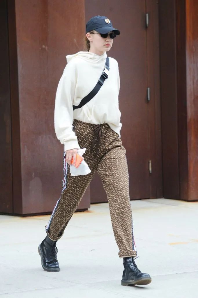 Streetwear Comfort: Dr. Martens Boots with Track Pants and Hoodie Streetwear Comfort: Dr. Martens Boots with Track Pants and Hoodie — Doc Martens Outfits 2027