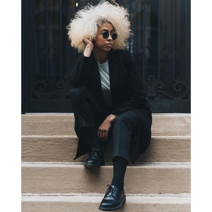 Relaxed Tailoring: Dr. Martens Shoes with Cropped Trousers and Blazer Relaxed Tailoring: Dr. Martens Shoes with Cropped Trousers and Blazer — Doc Martens Outfits 2027