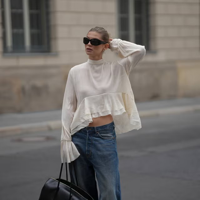 Oversized Ruffled Blouse and Denim for a Statement Casual Look Oversized Ruffled Blouse and Denim for a Statement Casual Look — Ruffle Top Outfits 2027