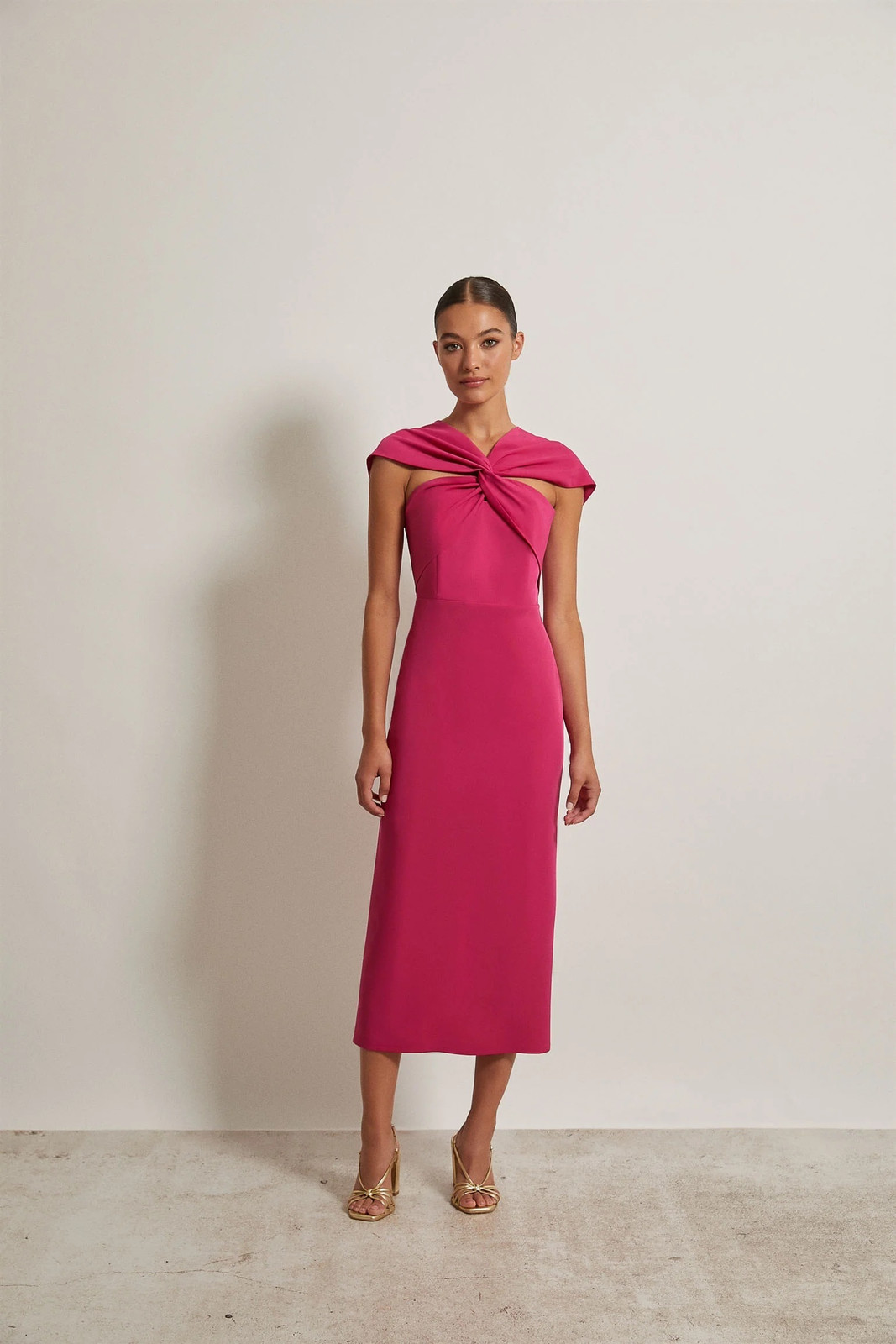 Fitted Pink Dress: Twisted Neckline for Mother's Day Fitted Pink Dress: Twisted Neckline for Mother's Day — Mothers Day Outfits 2027