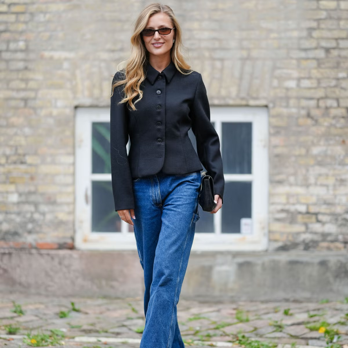 Smart Casual Blend: Fitted Blazer and Relaxed Jeans — Trendy Outfits 2027