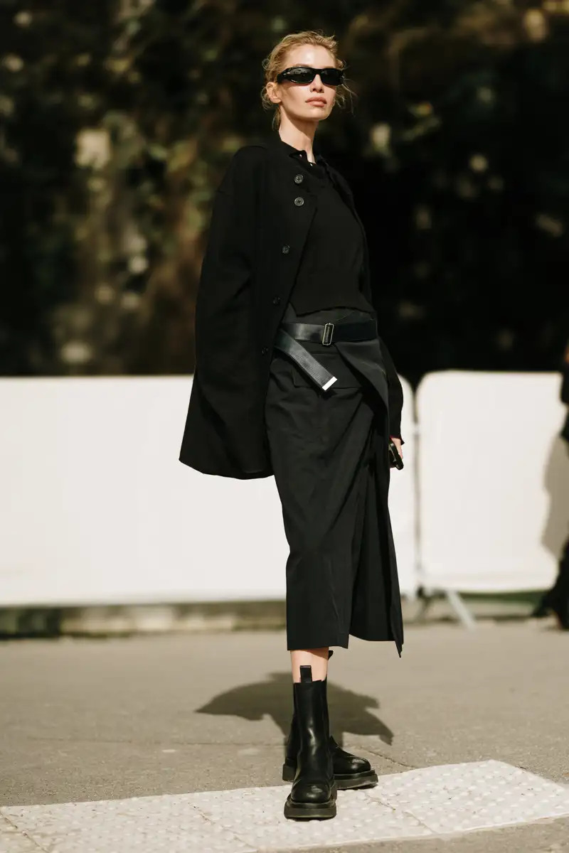 Streetwear Chic with Belted Skirt and Trench Coat Streetwear Chic with Belted Skirt and Trench Coat — Combat Boots Outfits 2027