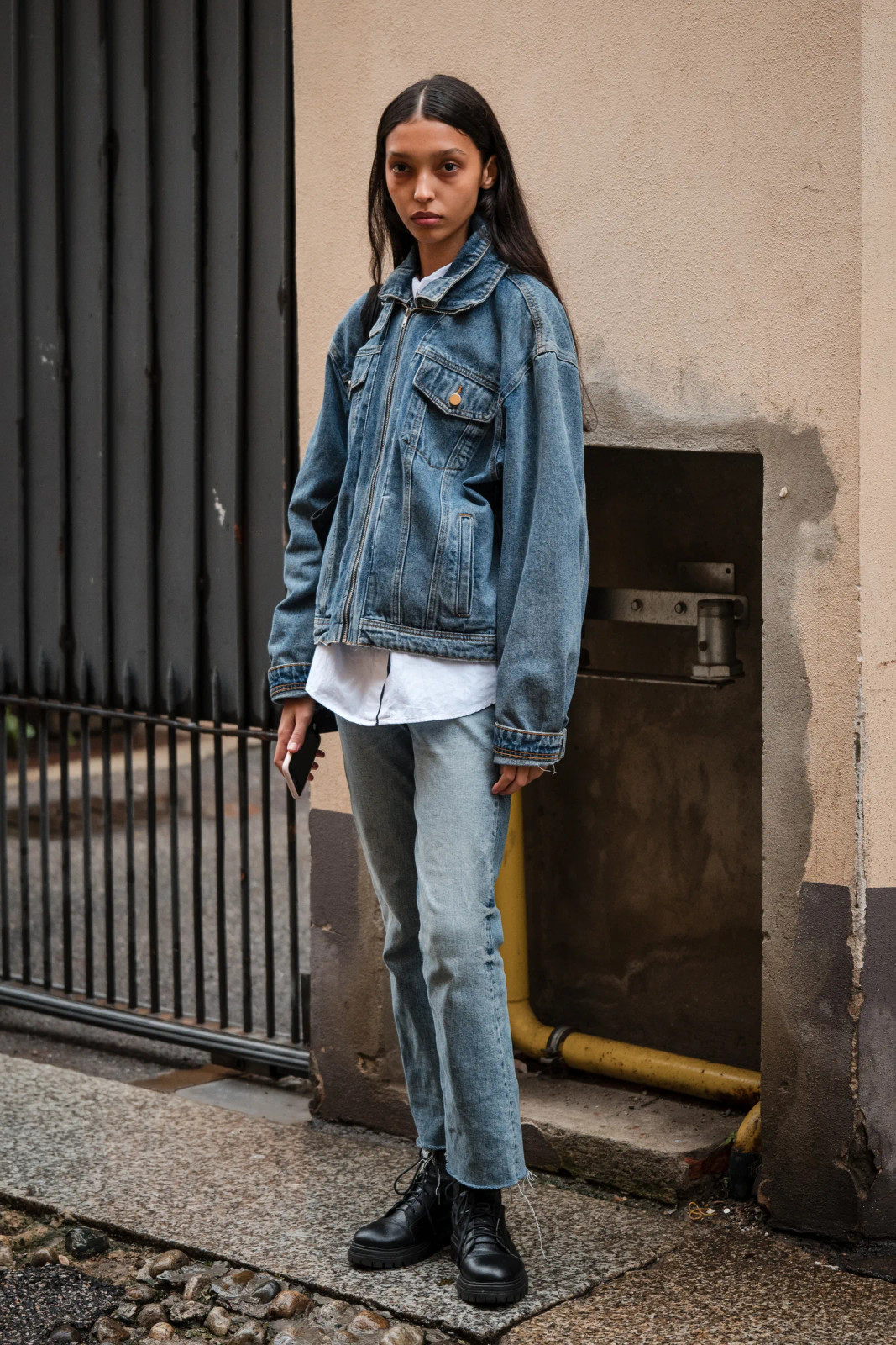 Retro Denim Jacket with 90s Jeans and Combat Boots Retro Denim Jacket with 90s Jeans and Combat Boots — Combat Boots Outfits 2027