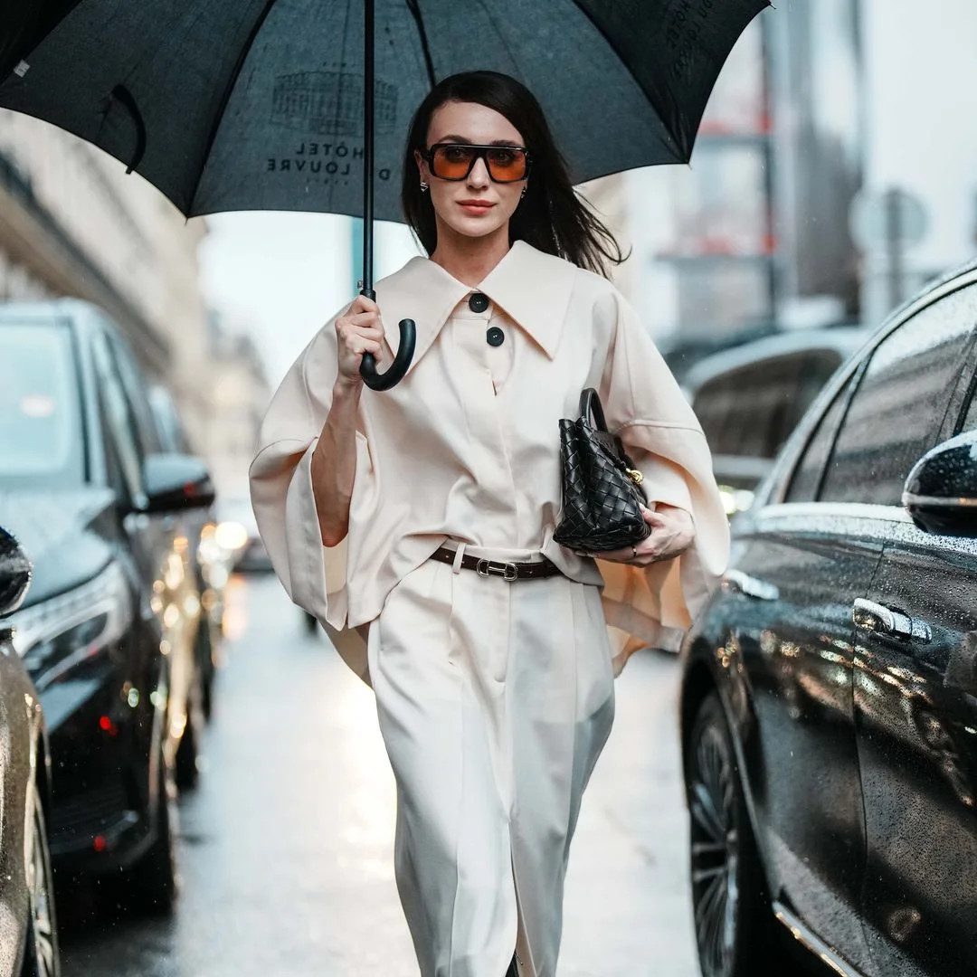 Cape Jacket and Wide-Leg Trousers: Dramatic Silhouette Cape Jacket and Wide-Leg Trousers: Dramatic Silhouette — Street Style Outfits 2027