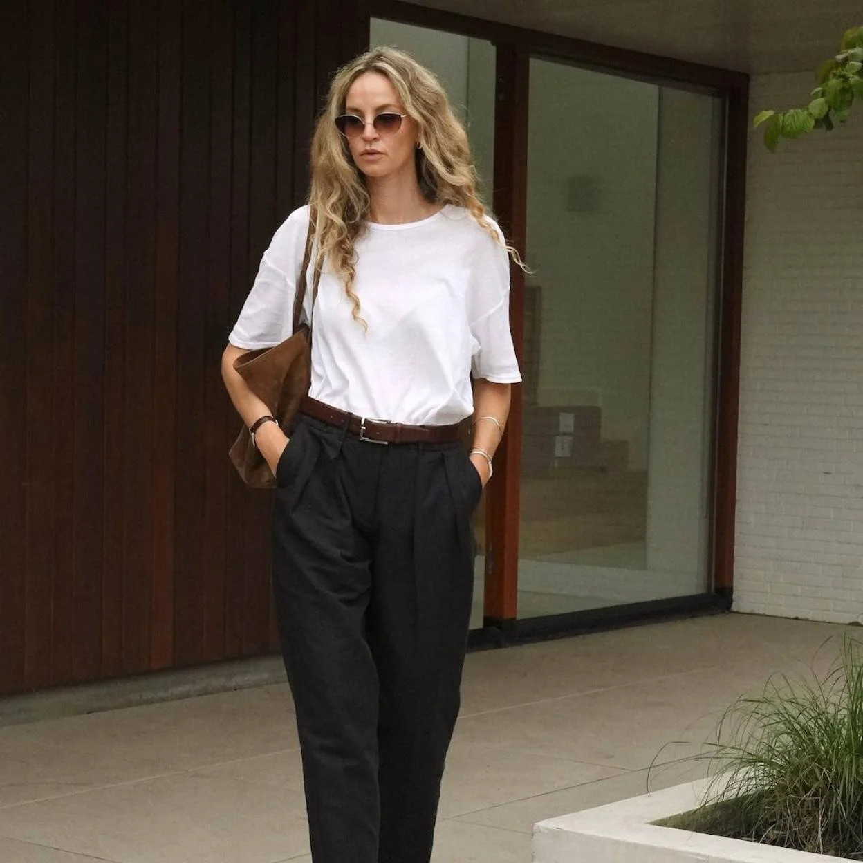 High-Waisted Pleated Trousers: A Casual Essential High-Waisted Pleated Trousers: A Casual Essential — Wide Leg Pants Outfits 2027