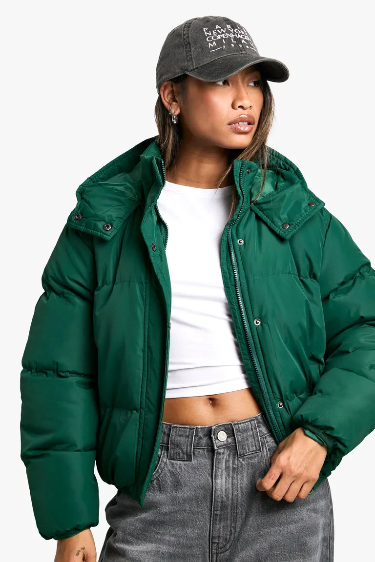 Sporty Chic: Emerald Green Hooded Puffer with Denim Sporty Chic: Emerald Green Hooded Puffer with Denim — Cropped Puffer Outfits 2027