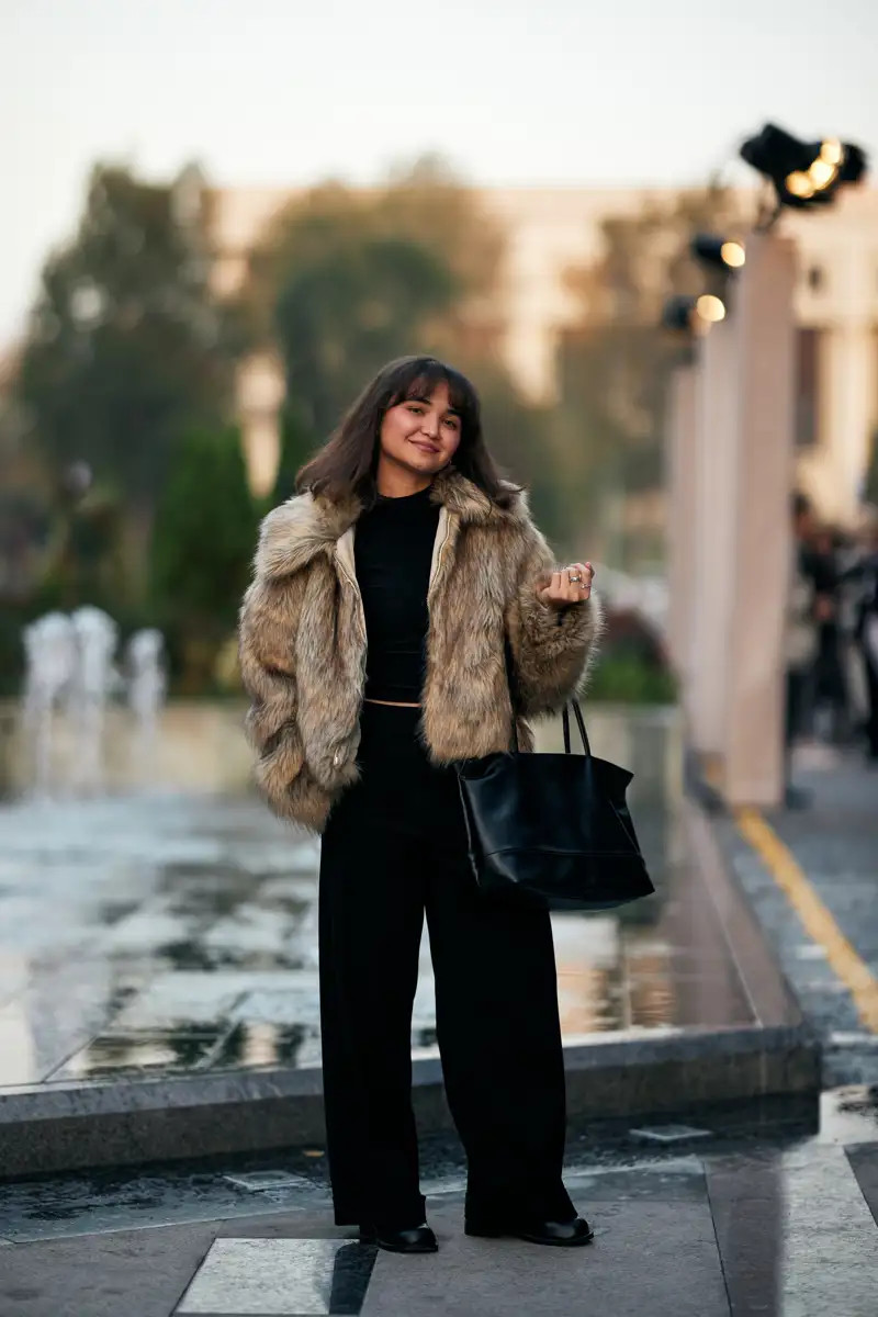 Beige Faux Fur Coat with Black Wide-Leg Trousers Beige Faux Fur Coat with Black Wide-Leg Trousers — Winter Casual Outfits 2027