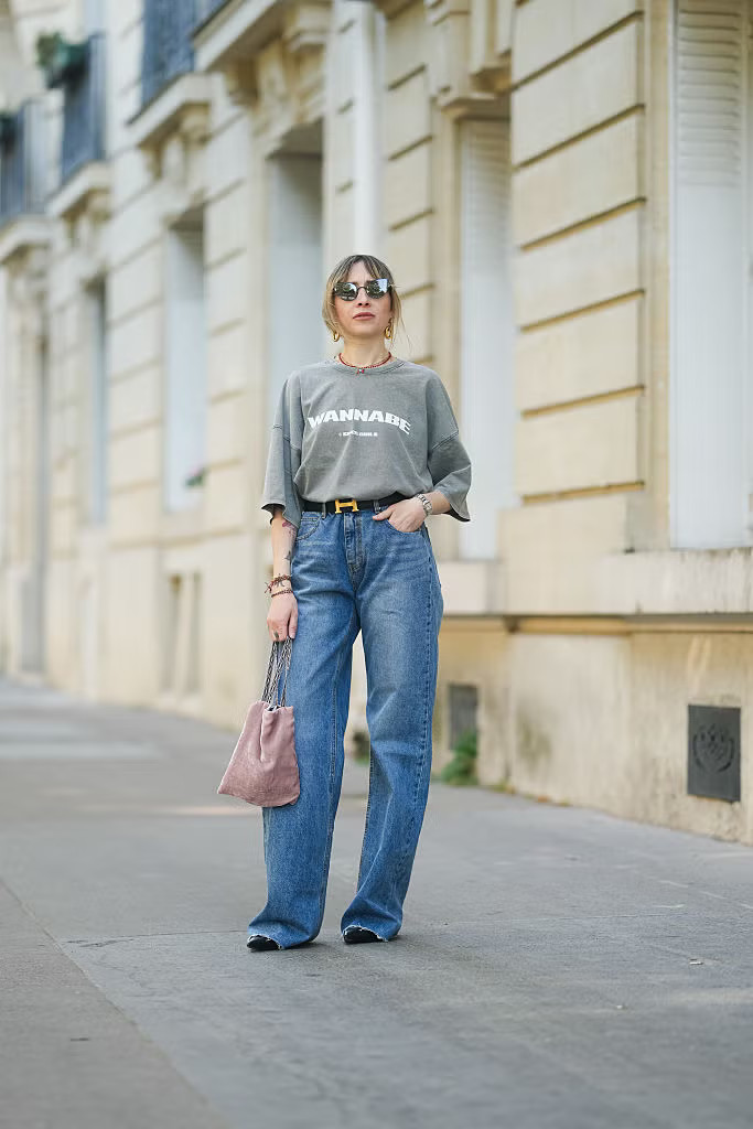 Graphic Tee and Wide-Leg Jeans for a Cool, Casual Spring Look Graphic Tee and Wide-Leg Jeans for a Cool, Casual Spring Look — Spring Casual Outfits 2027