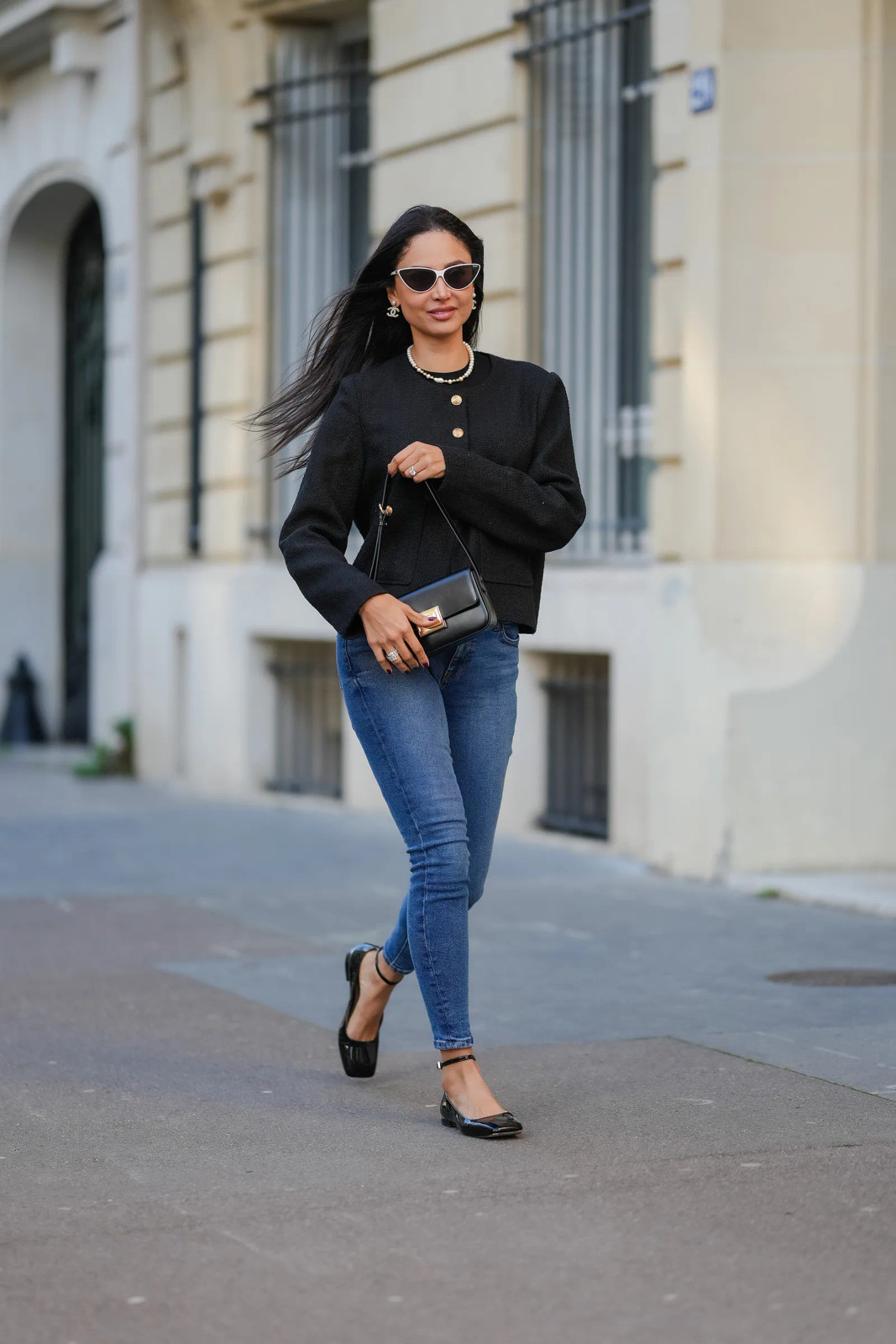 Tweed Jacket Glamour with Pearl Necklace Skinny Jeans Outfits 2027
