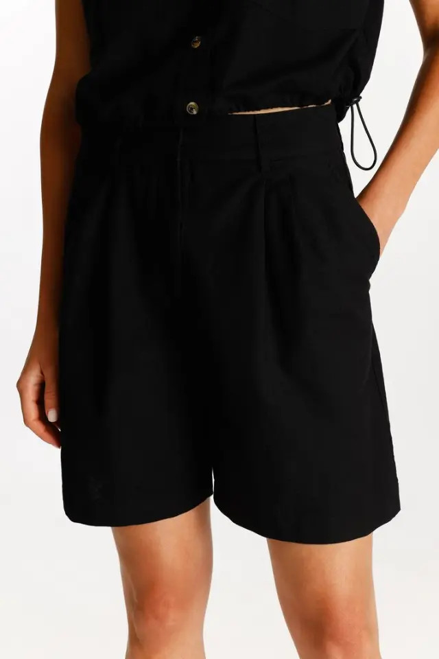 Tailored Black Linen Shorts with Pleats and Button-Up Shirt Tailored Black Linen Shorts with Pleats and Button-Up Shirt — Linen Shorts Outfits 2027