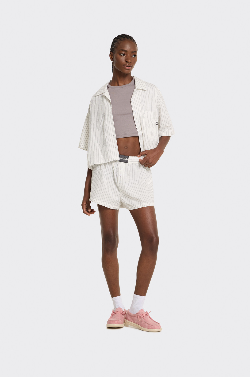 White Pinstripe Linen Shorts with Grey Cropped T-Shirt and Pink Sneakers White Pinstripe Linen Shorts with Grey Cropped T-Shirt and Pink Sneakers — Linen Shorts Outfits 2027