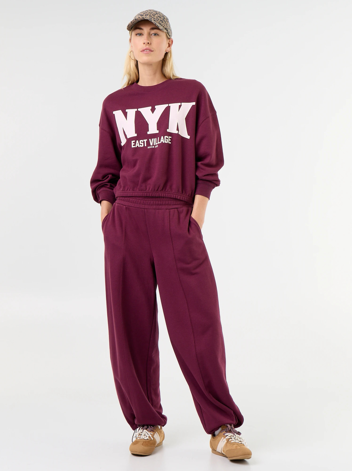 Graphic Sweatshirt and Joggers for a Cozy Athleisure Look Graphic Sweatshirt and Joggers for a Cozy Athleisure Look — Winter Outfits 2027 for School