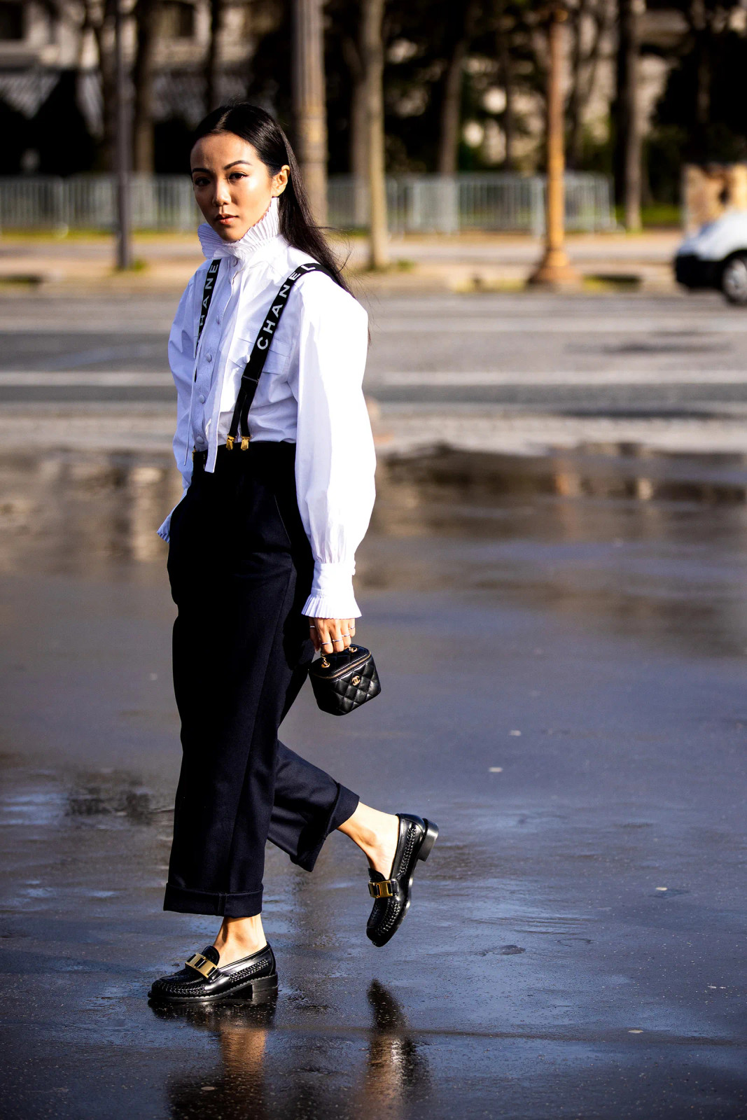 Chic Street Style: Loafers with Suspenders and Voluminous Shirt Chic Street Style: Loafers with Suspenders and Voluminous Shirt — Loafer Outfits 2027
