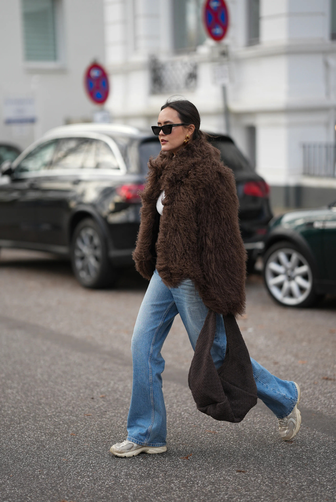 Shaggy Faux Fur Coat with Wide-Leg Jeans and Sneakers Shaggy Faux Fur Coat with Wide-Leg Jeans and Sneakers — Faux Fur Outfits 2027