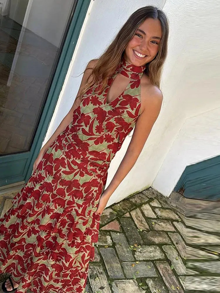 Red and Green Floral Print Halter Neck Tiered Dress Red and Green Floral Print Halter Neck Tiered Dress — Tiered Dresses 2027