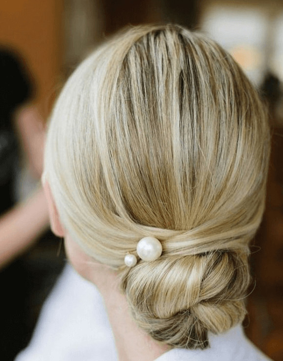 Collarbone Visual Idea — Christmas Hairstyles 2026
