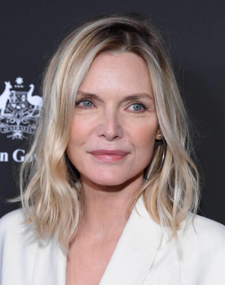 Air-Dried Blonde Collarbone Waves — Rainy Day Hairstyles 2027