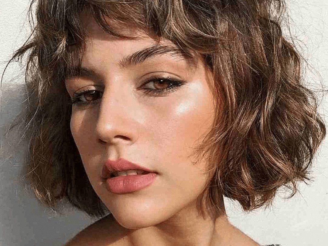 Fine Wavy Bob With Choppy Bangs Fine Wavy Bob With Choppy Bangs — Haircuts 2027 for Wavy Hair